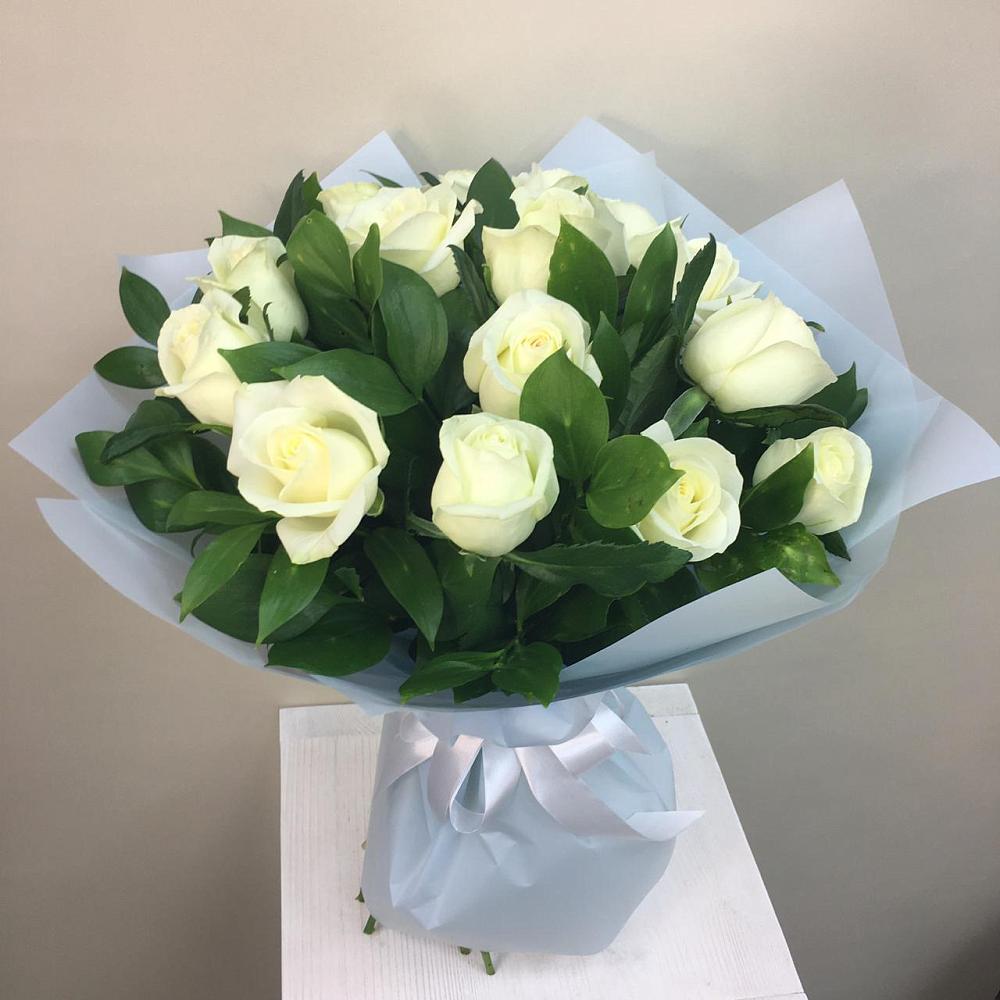 Букет 15 Белых роз Проуд в Васюринской