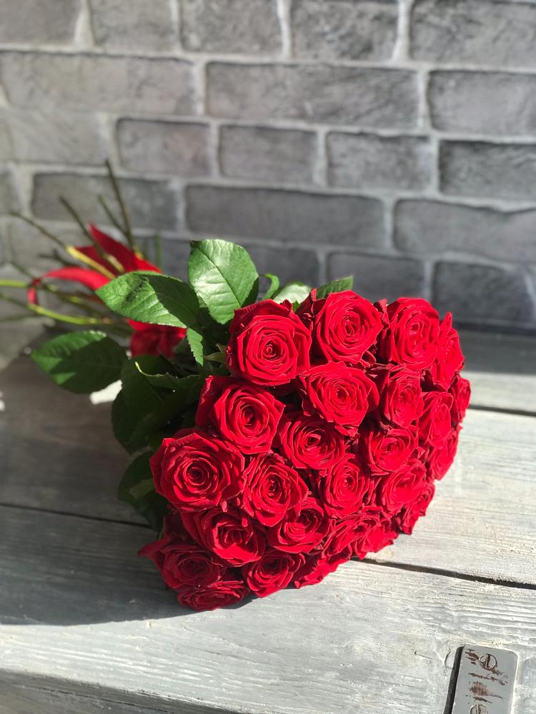 Букет Красные розы Фридом в Васюринской