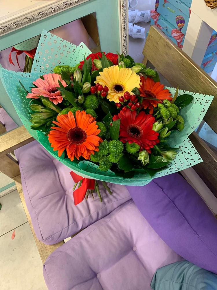 Букет цветов из: Герберы, Хризантемы и Альстромерии в Васюринской