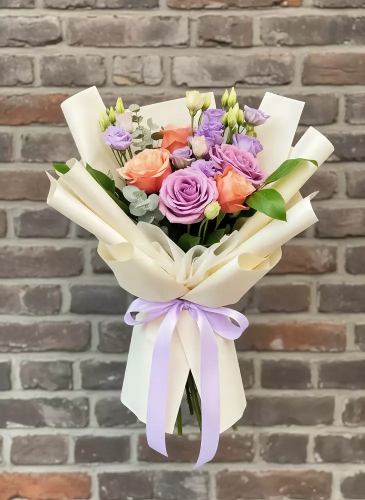 Букет цветов из: Лизиантусы и Розы в Васюринской