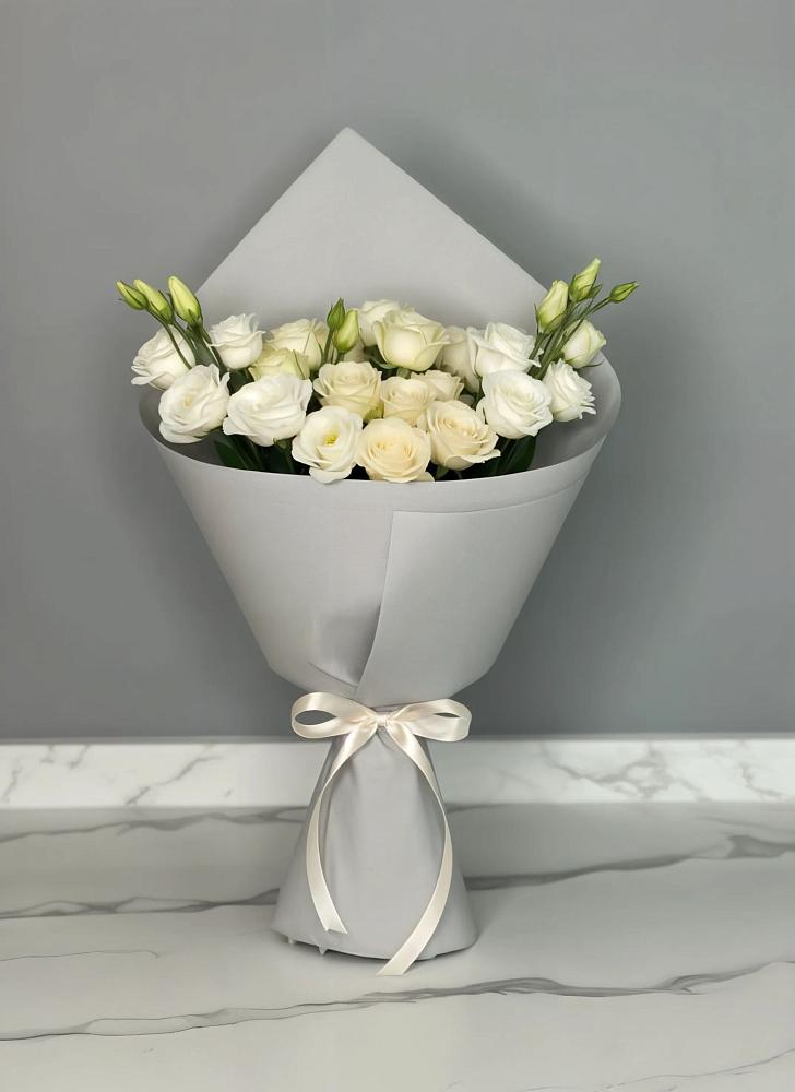 Букет цветов из: Розы и Лизиантусы в Васюринской