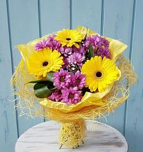 Букет цветов из:  Хризантемы и Герберы в Васюринской