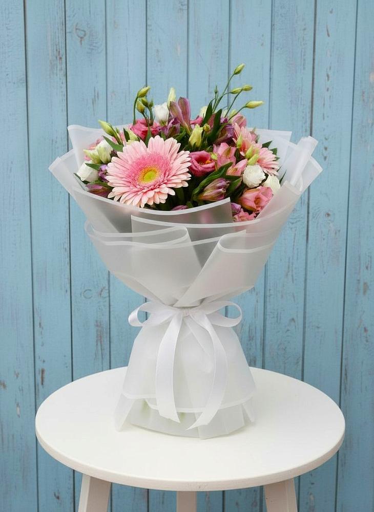 Букет цветов из: Герберы, Альстромерии и Лизиантусы в Васюринской