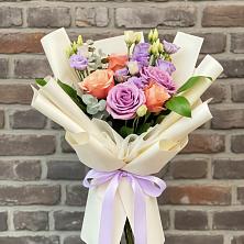 Букет цветов из:  Лизиантусы и Розы в Васюринской