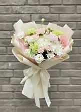 Букет цветов из:  Гвоздики, Розы, Лизиантусы и Хризантемы #REPLACE_PRED# Васюринской
