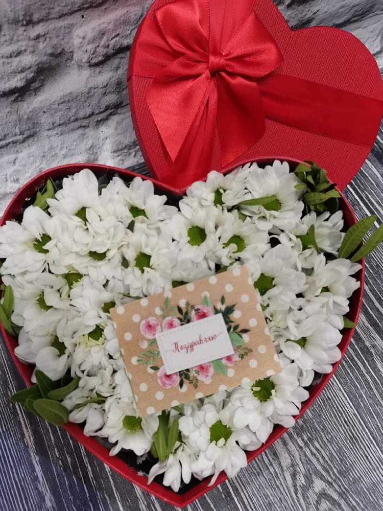 Цветочная композиция из Хризантемы в виде сердца в Васюринской