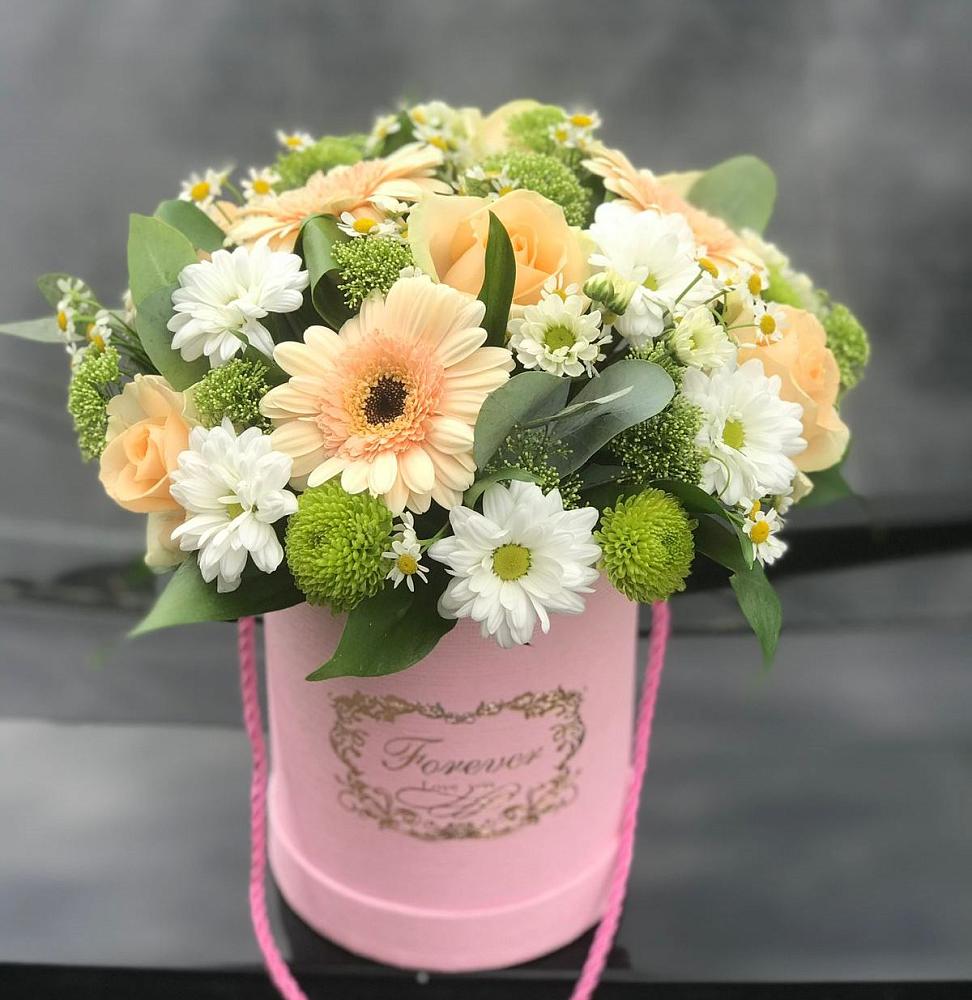 Цветочная композиция из Розы, Герберы и Хризантемы в шляпной коробке в Васюринской