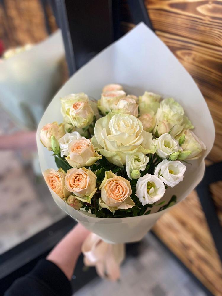 Букет цветов из: Розы и Лизиантусы в Васюринской