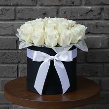 Цветочная композиция из Розы в шляпной коробке в Васюринской